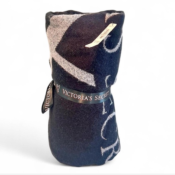 Victoria's Secret Other - Victoria's Secret Black and White Blanket NWT